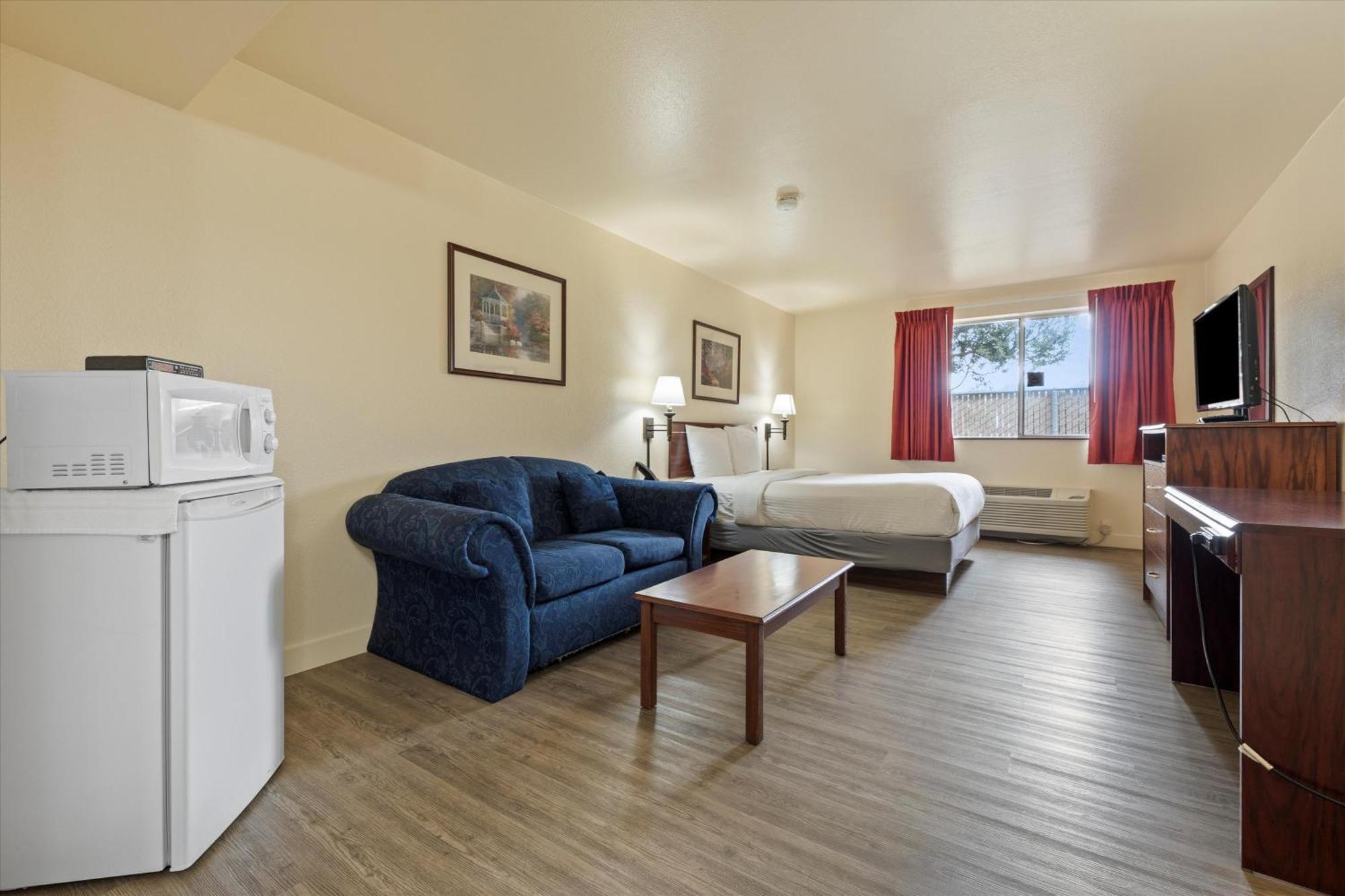Quincy Inn And Suites Εξωτερικό φωτογραφία