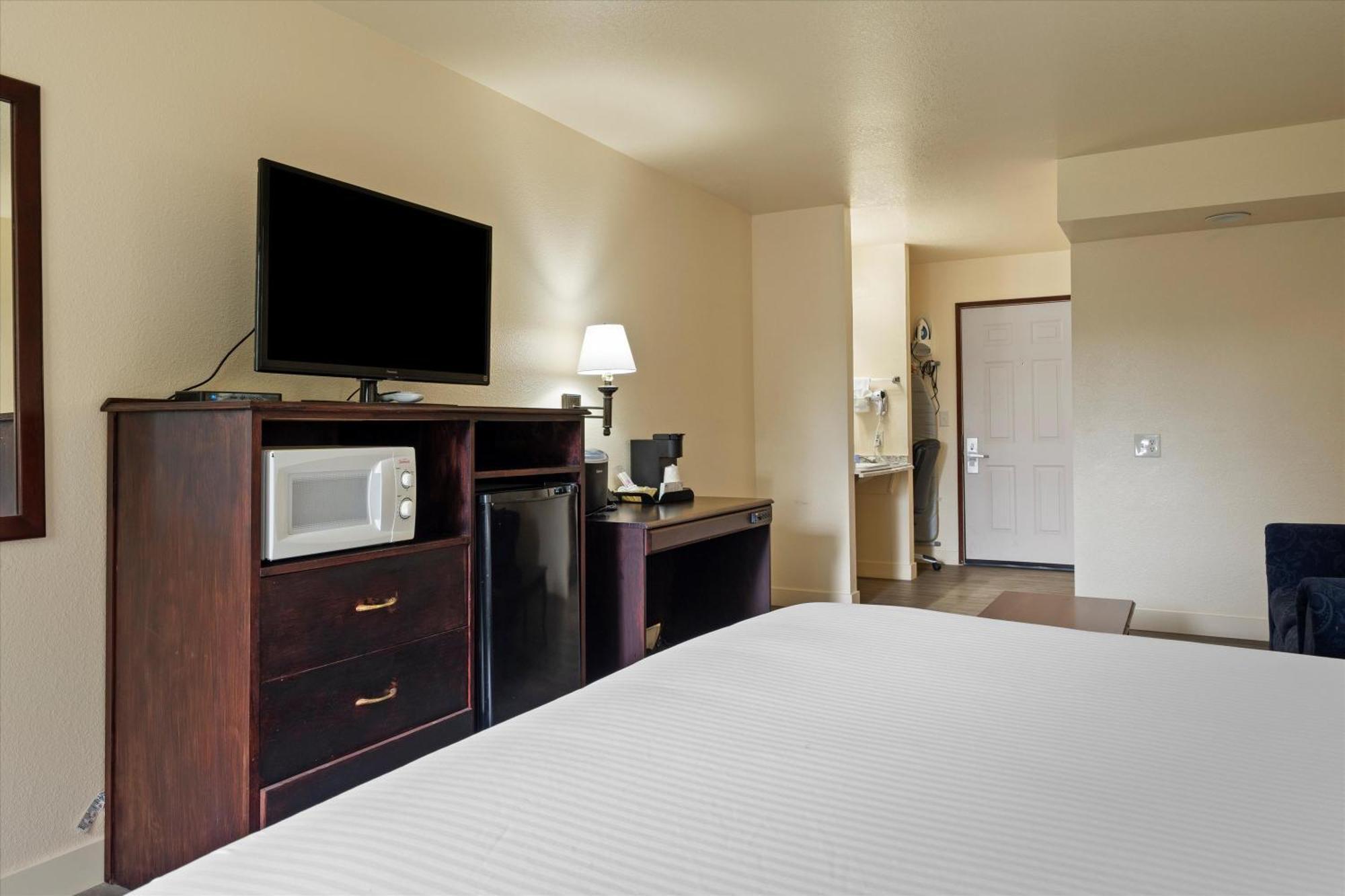 Quincy Inn And Suites Εξωτερικό φωτογραφία