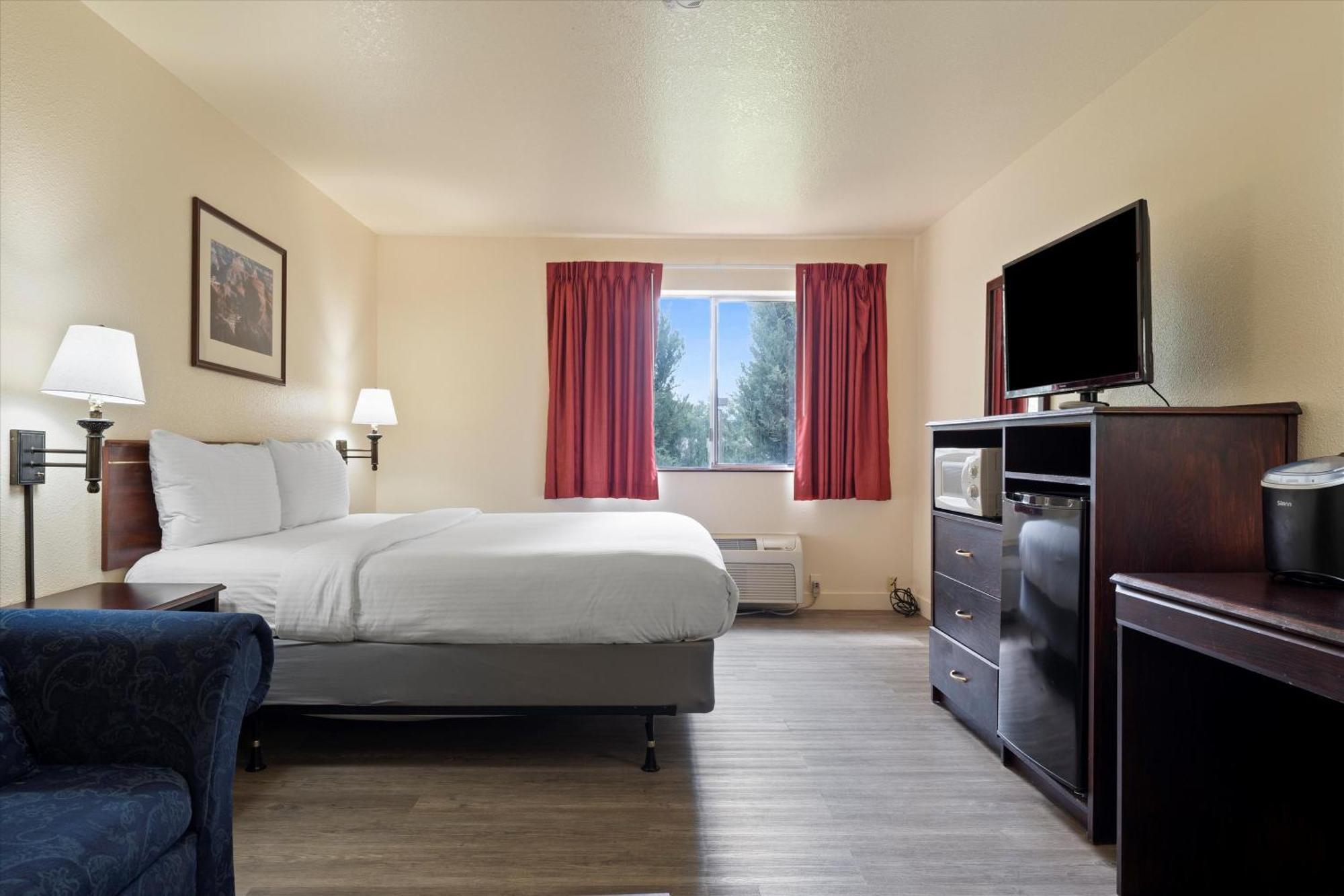 Quincy Inn And Suites Εξωτερικό φωτογραφία