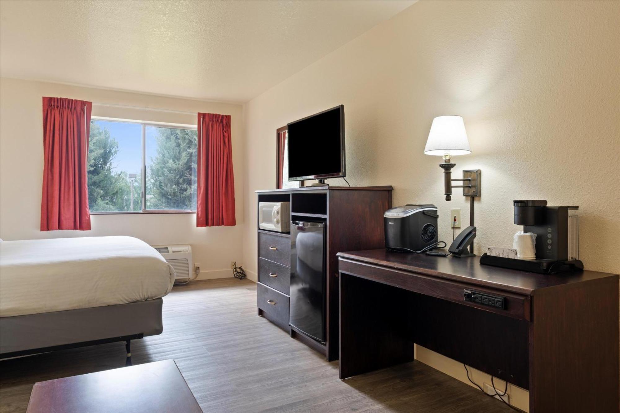 Quincy Inn And Suites Εξωτερικό φωτογραφία