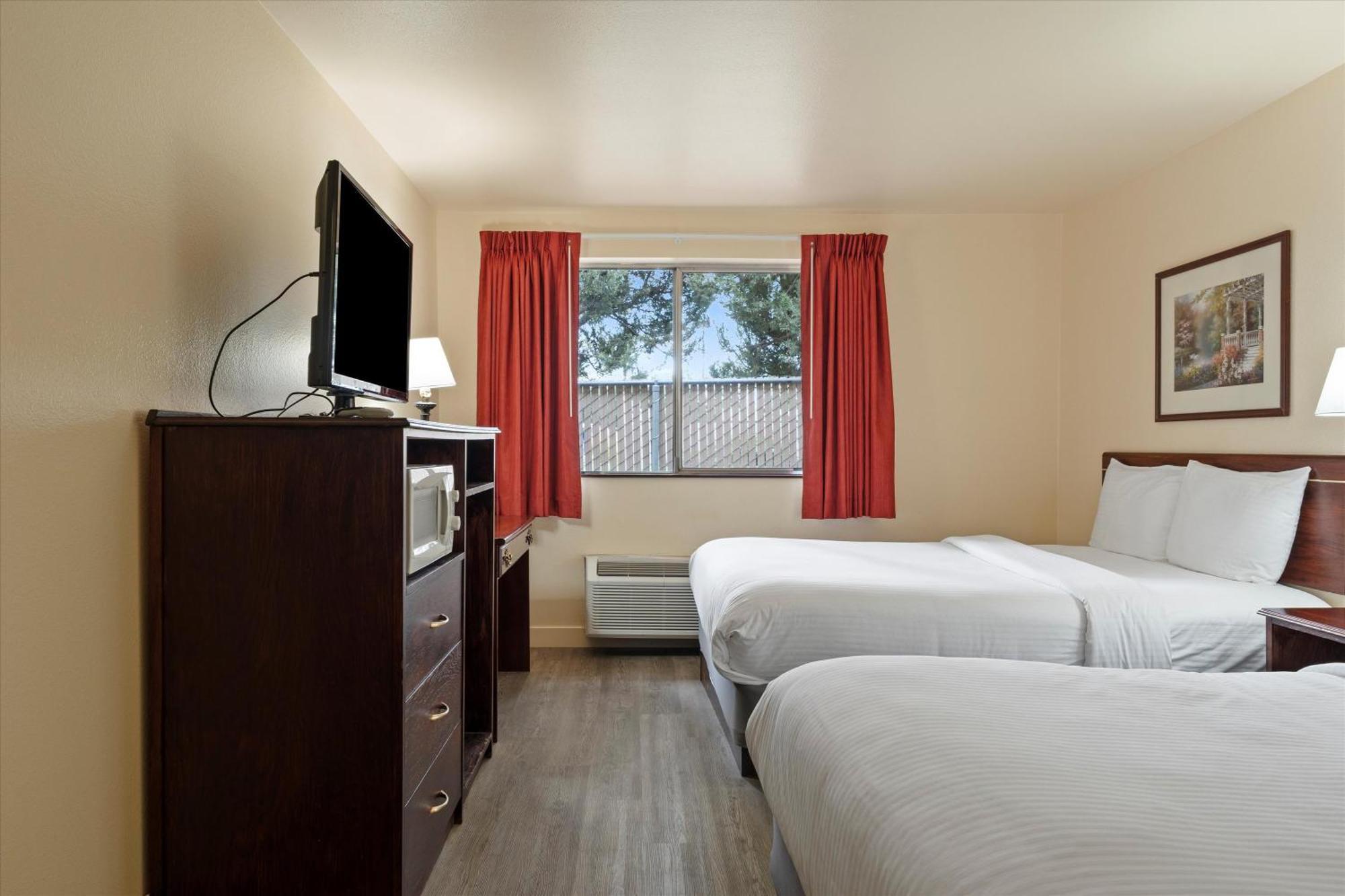 Quincy Inn And Suites Εξωτερικό φωτογραφία