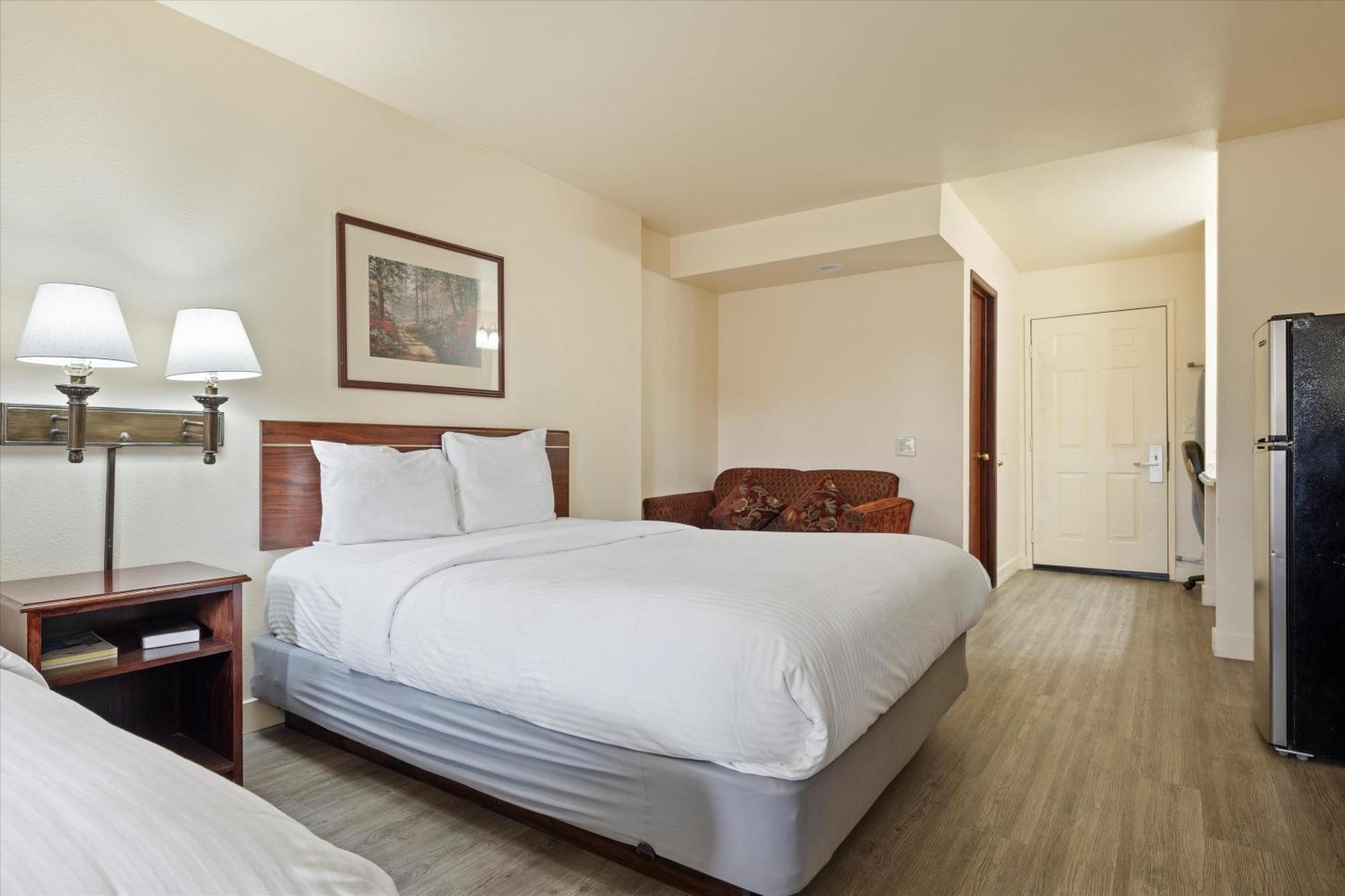 Quincy Inn And Suites Εξωτερικό φωτογραφία