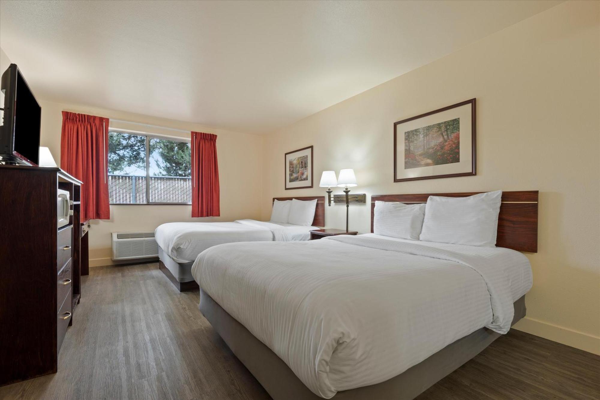 Quincy Inn And Suites Εξωτερικό φωτογραφία
