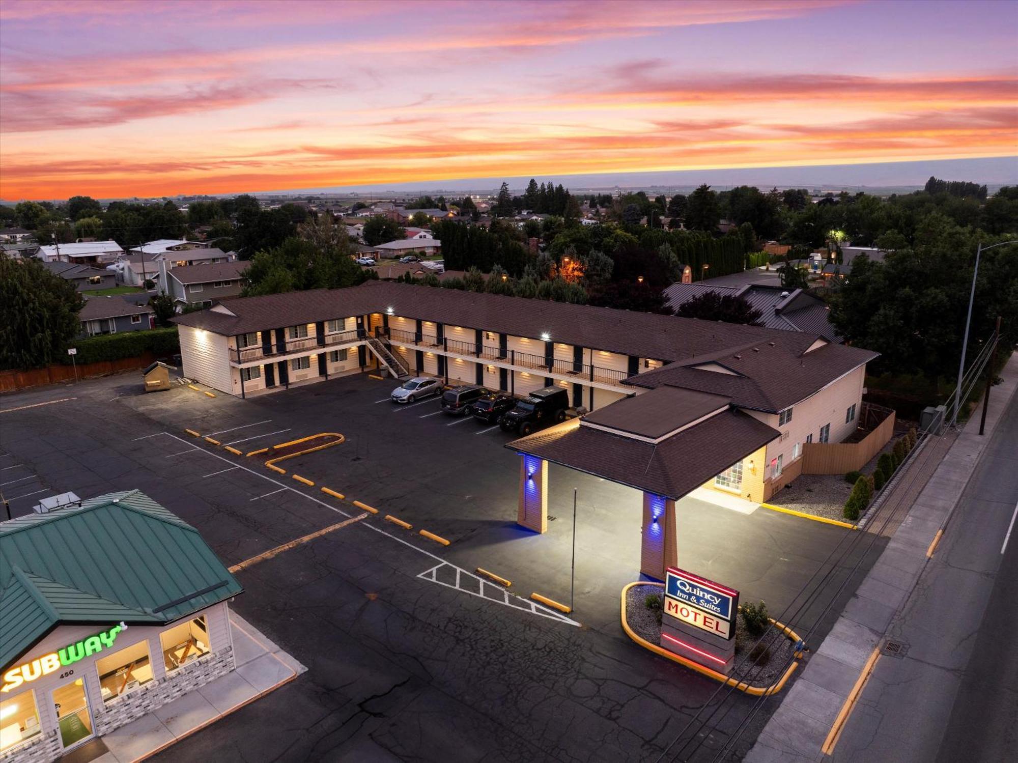 Quincy Inn And Suites Εξωτερικό φωτογραφία