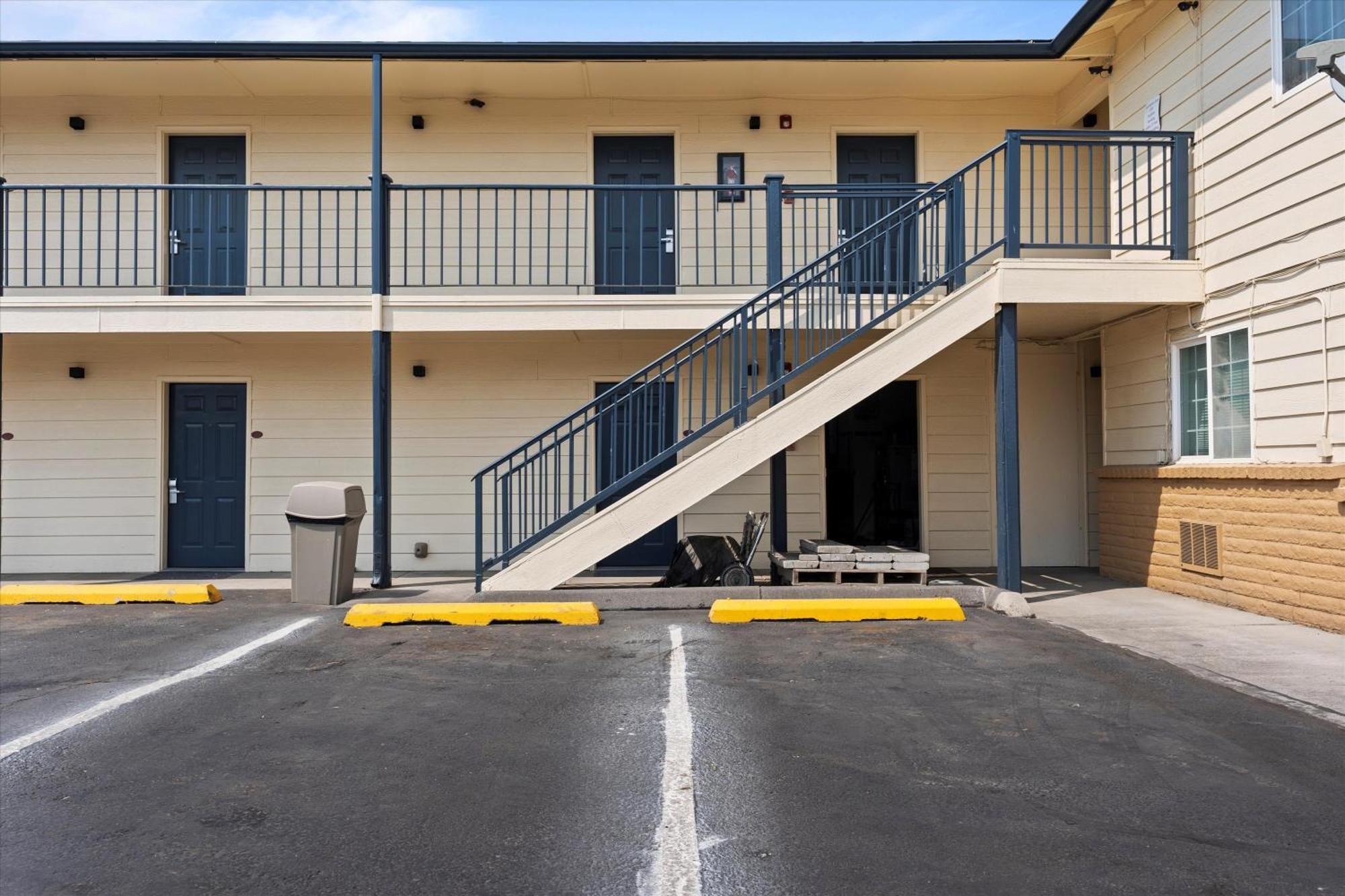 Quincy Inn And Suites Εξωτερικό φωτογραφία