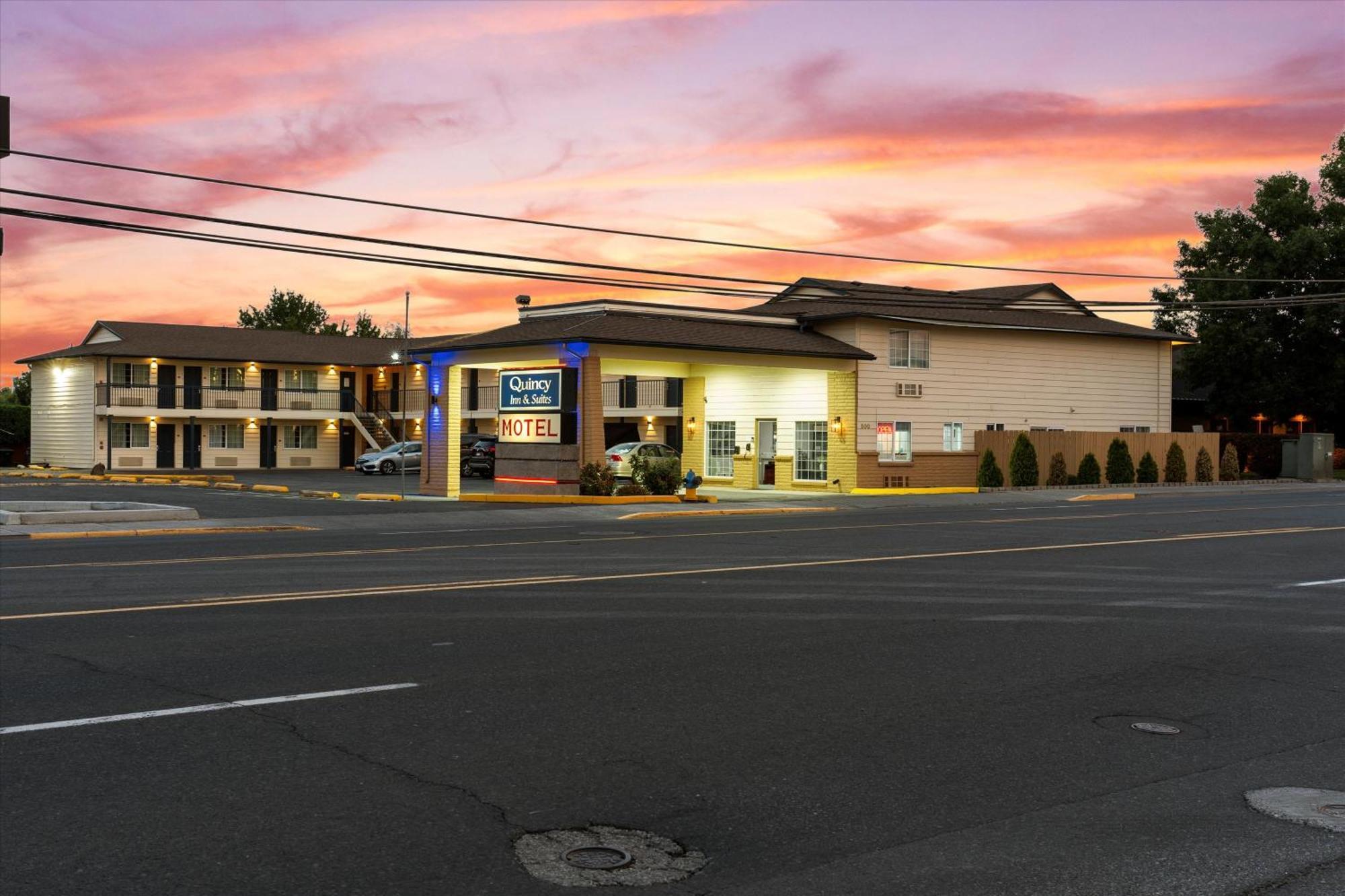 Quincy Inn And Suites Εξωτερικό φωτογραφία
