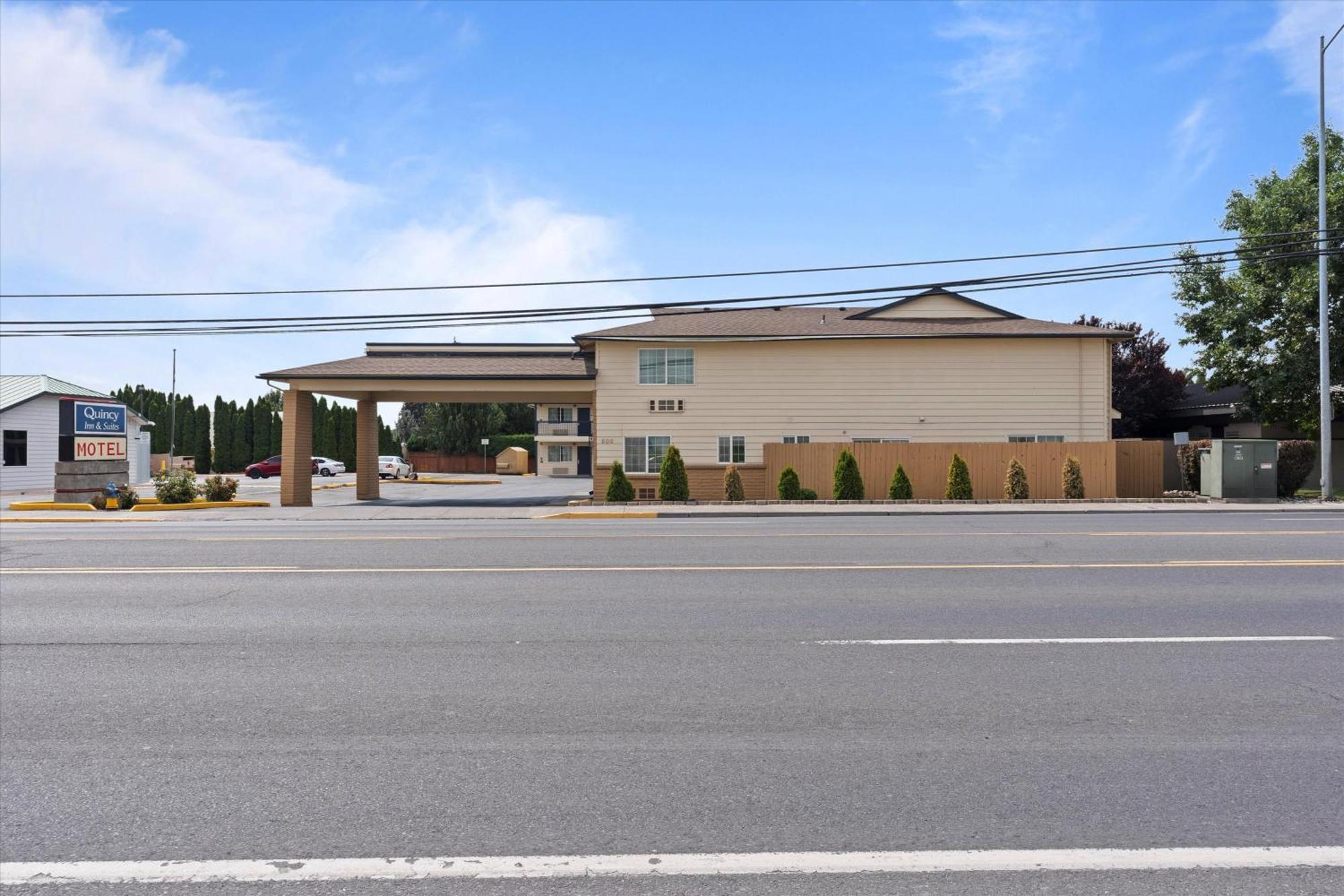 Quincy Inn And Suites Εξωτερικό φωτογραφία