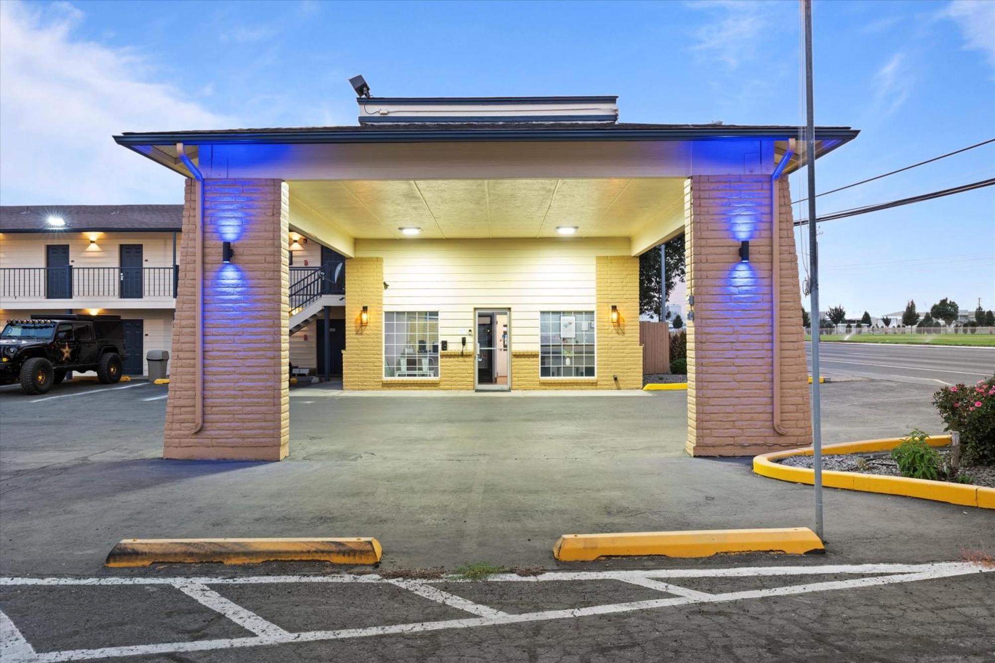 Quincy Inn And Suites Εξωτερικό φωτογραφία