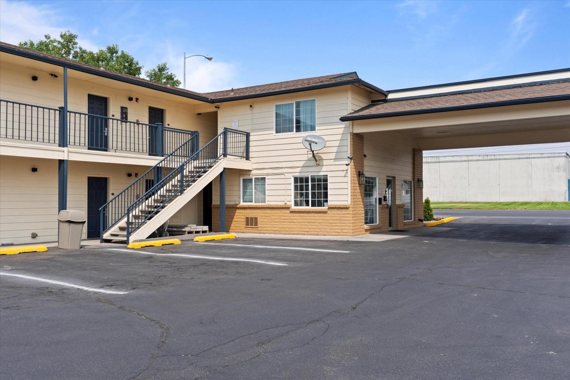 Quincy Inn And Suites Εξωτερικό φωτογραφία