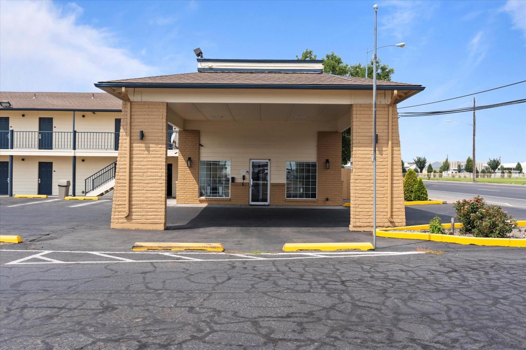 Quincy Inn And Suites Εξωτερικό φωτογραφία