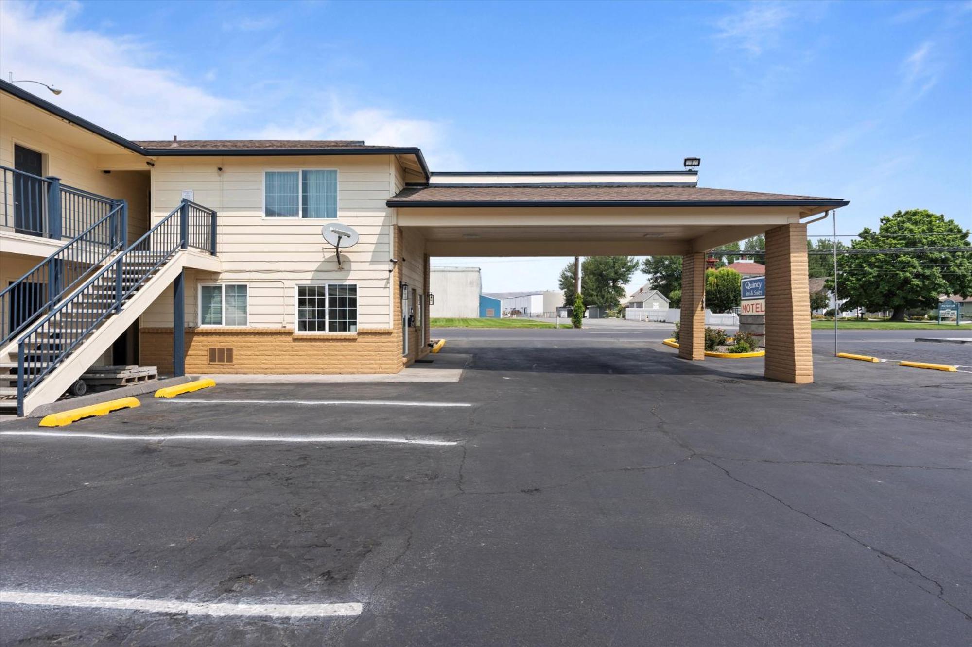 Quincy Inn And Suites Εξωτερικό φωτογραφία
