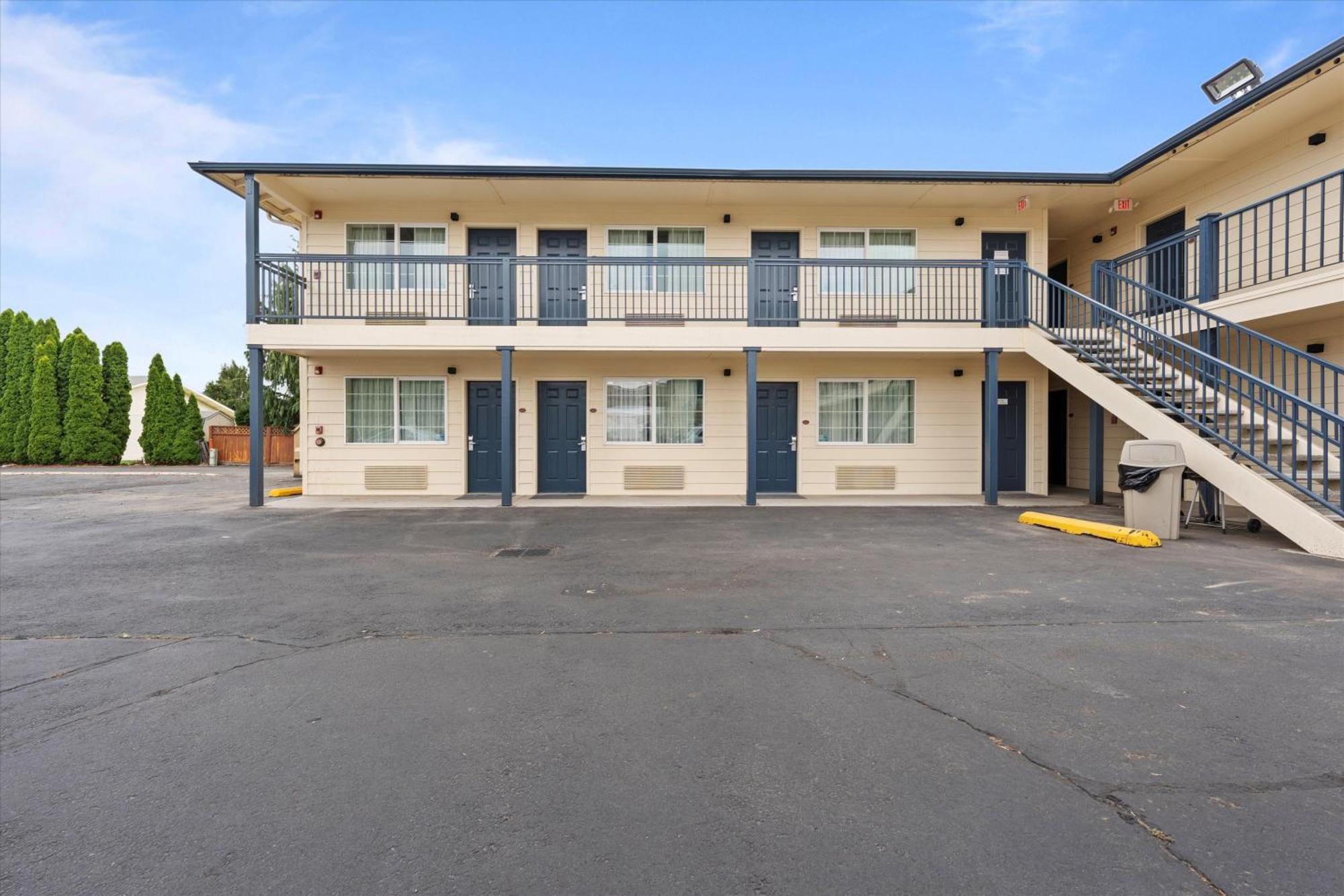 Quincy Inn And Suites Εξωτερικό φωτογραφία
