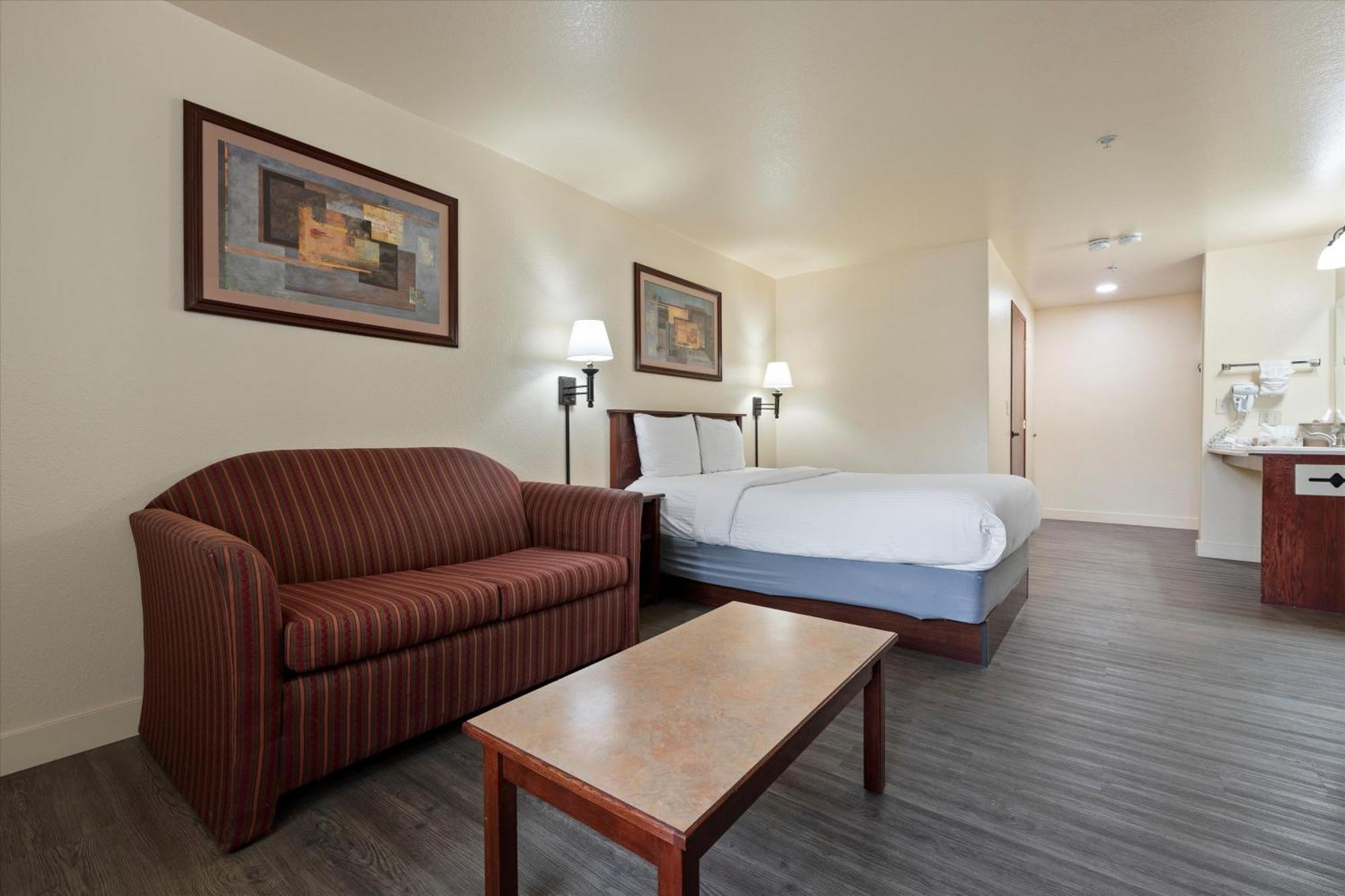 Quincy Inn And Suites Εξωτερικό φωτογραφία