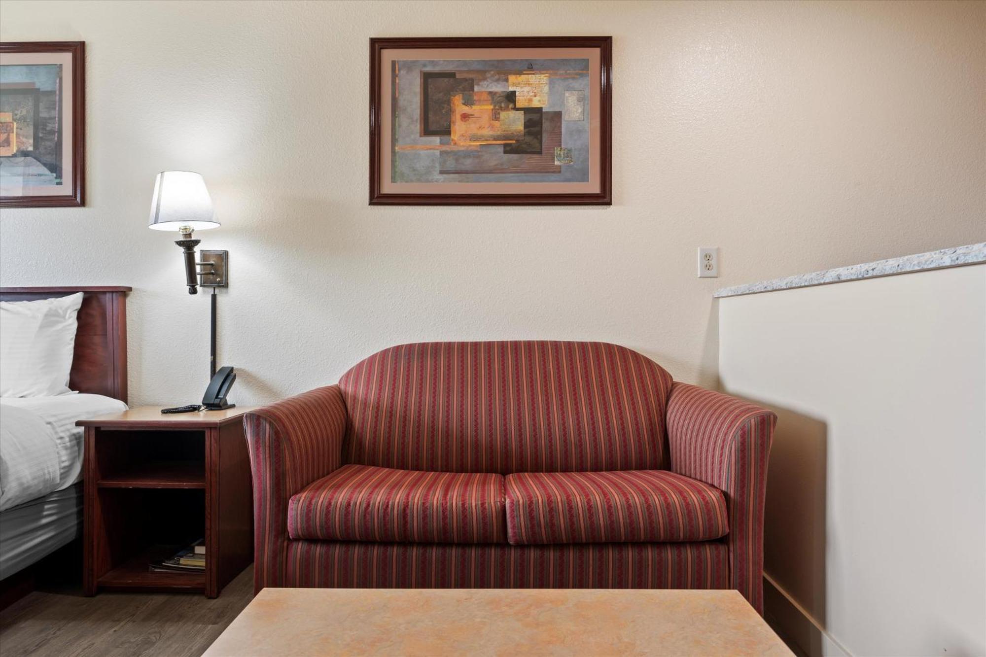Quincy Inn And Suites Εξωτερικό φωτογραφία