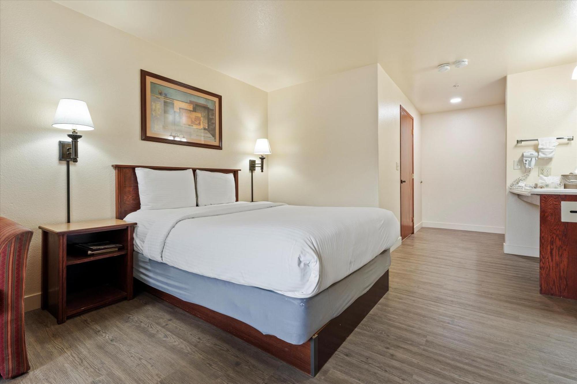 Quincy Inn And Suites Εξωτερικό φωτογραφία