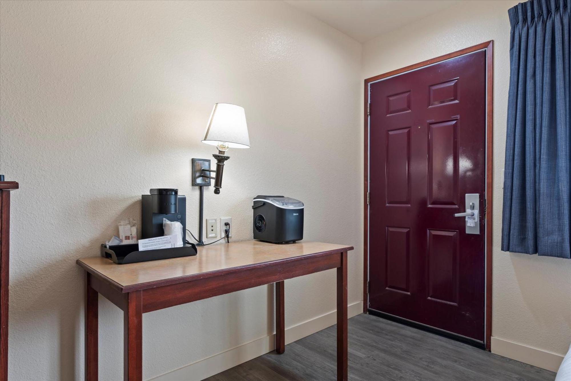 Quincy Inn And Suites Εξωτερικό φωτογραφία