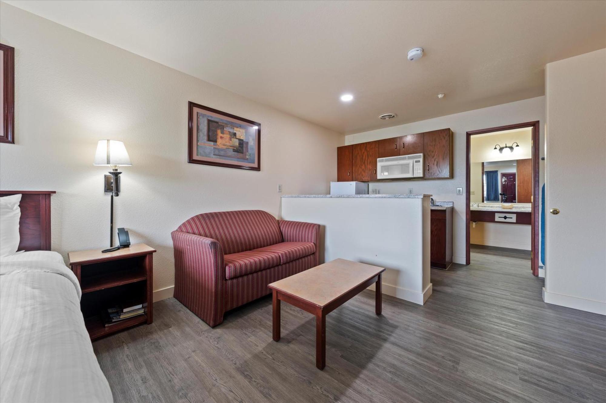 Quincy Inn And Suites Εξωτερικό φωτογραφία