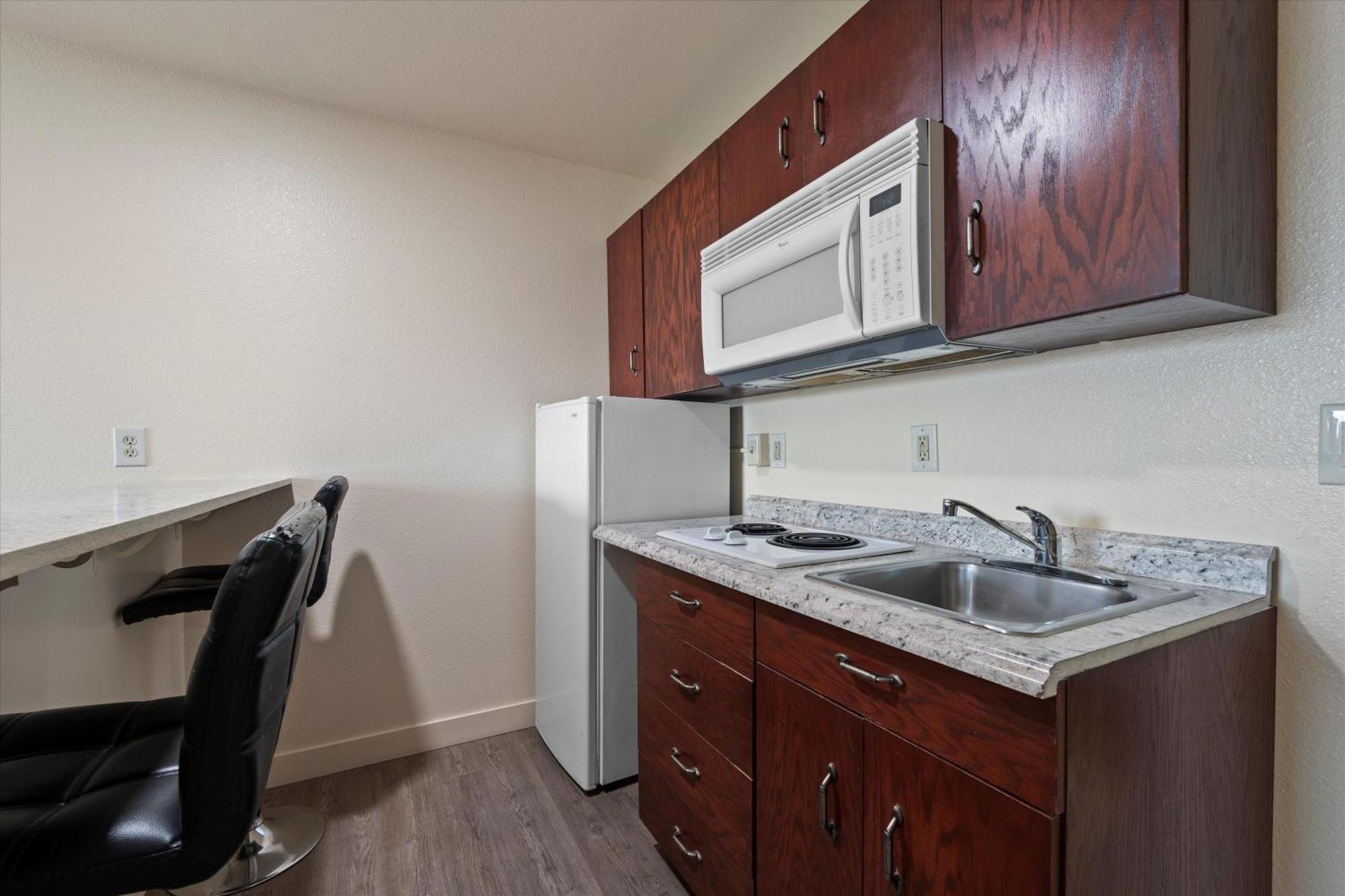 Quincy Inn And Suites Εξωτερικό φωτογραφία