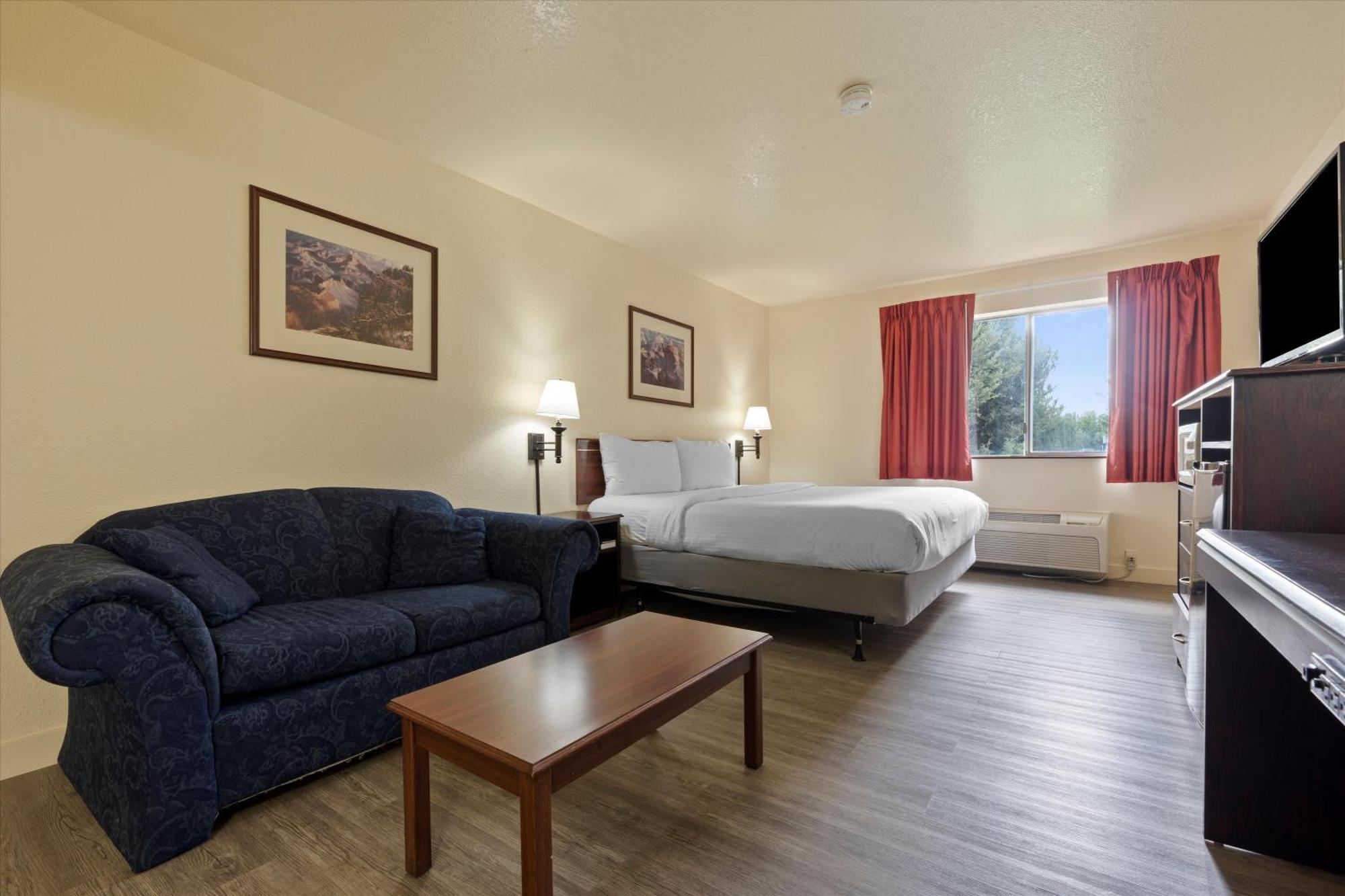 Quincy Inn And Suites Εξωτερικό φωτογραφία