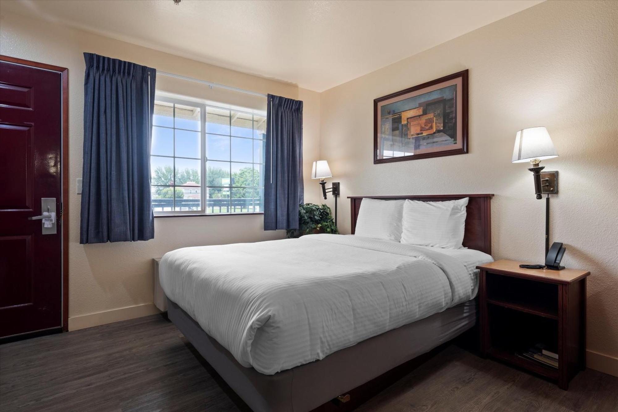Quincy Inn And Suites Εξωτερικό φωτογραφία