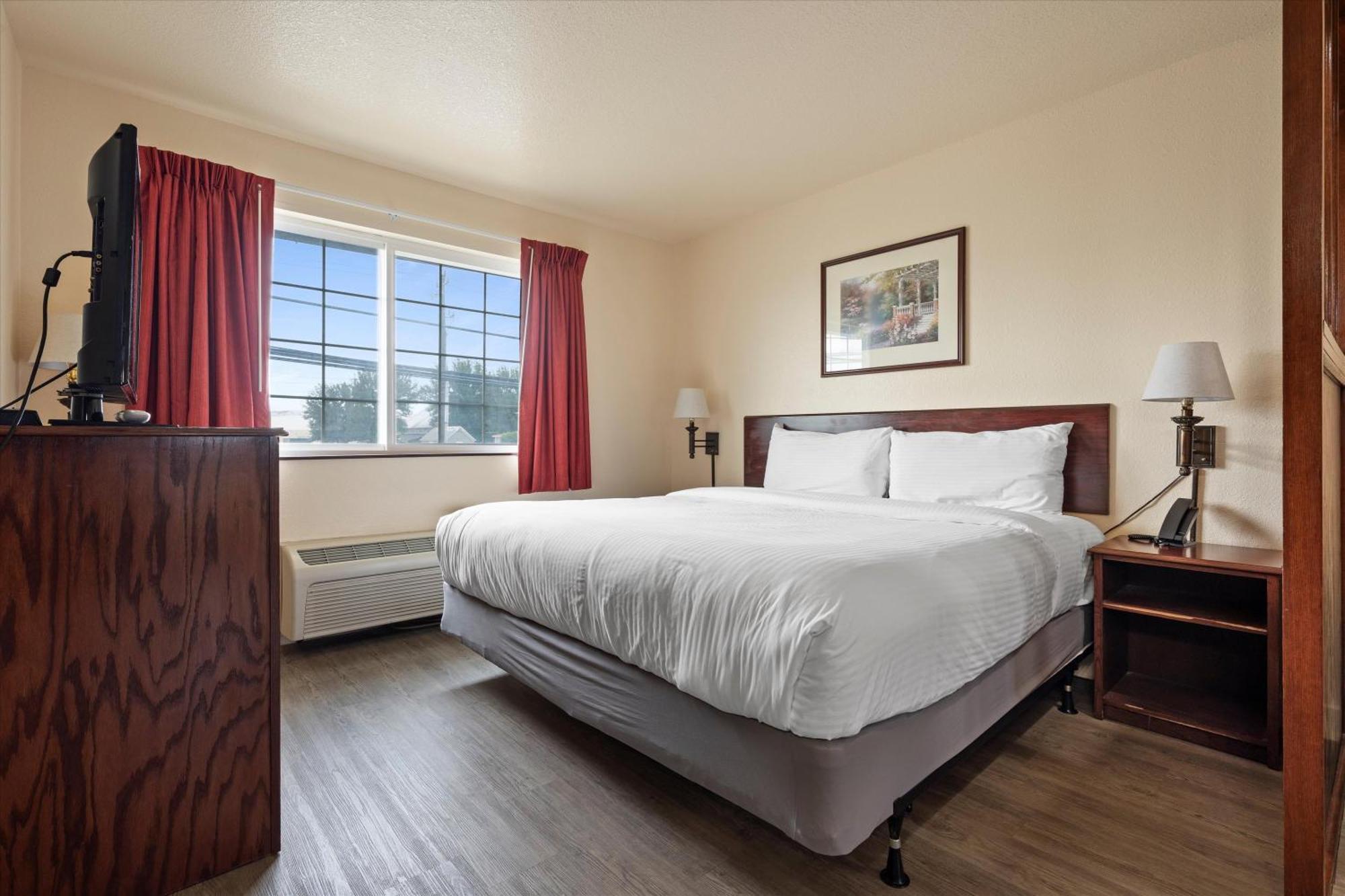 Quincy Inn And Suites Εξωτερικό φωτογραφία