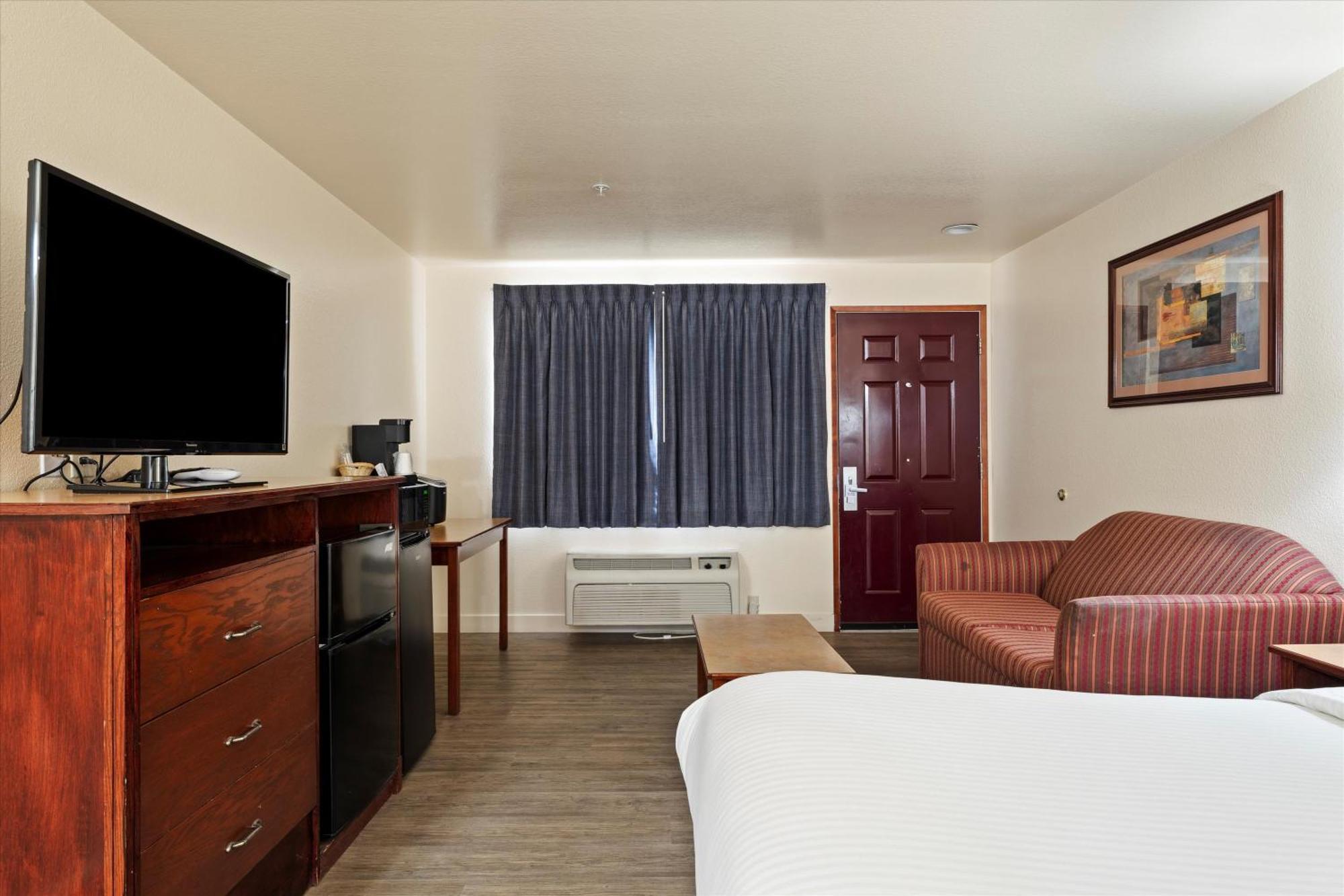 Quincy Inn And Suites Εξωτερικό φωτογραφία