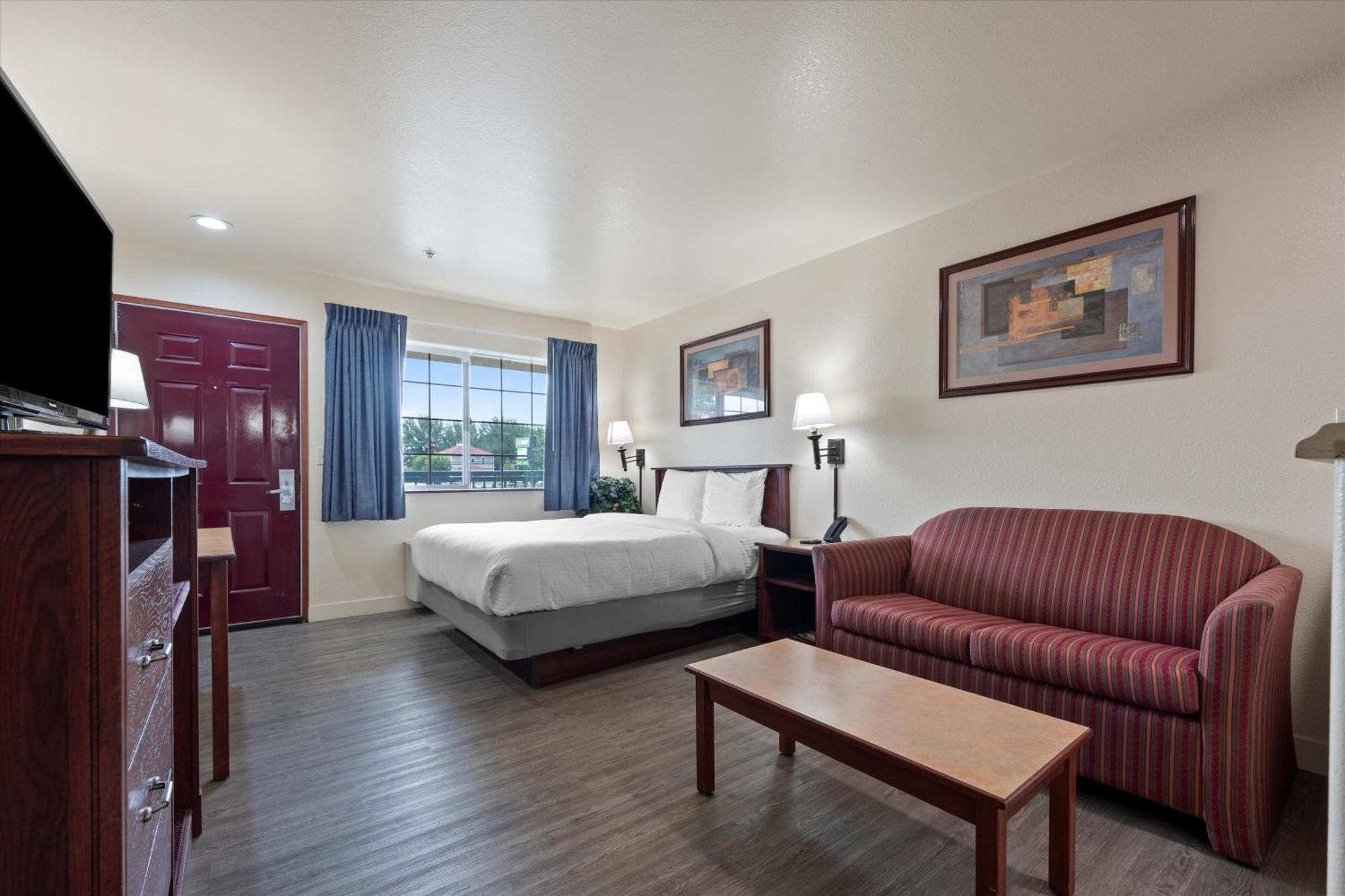 Quincy Inn And Suites Εξωτερικό φωτογραφία